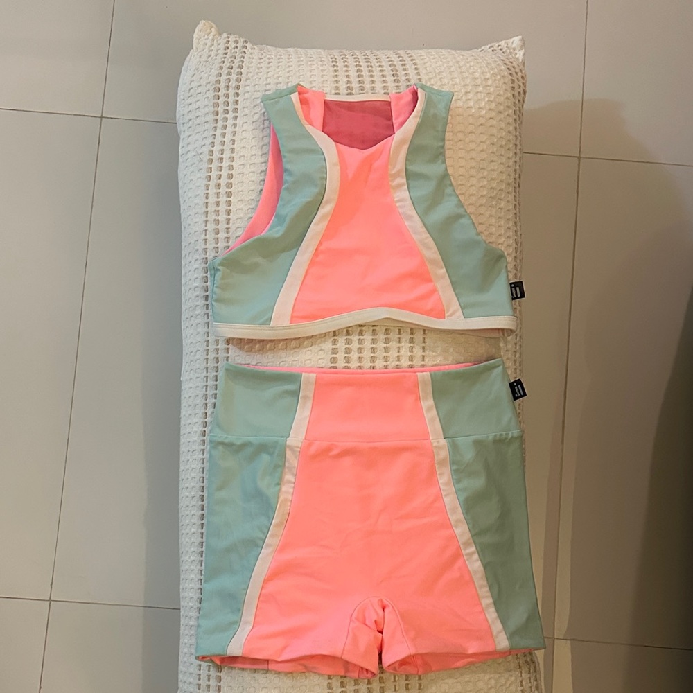 JD DANCEWEAR “Hampton Set”in cotton candy colors. Size:AS Reversible & Seamless